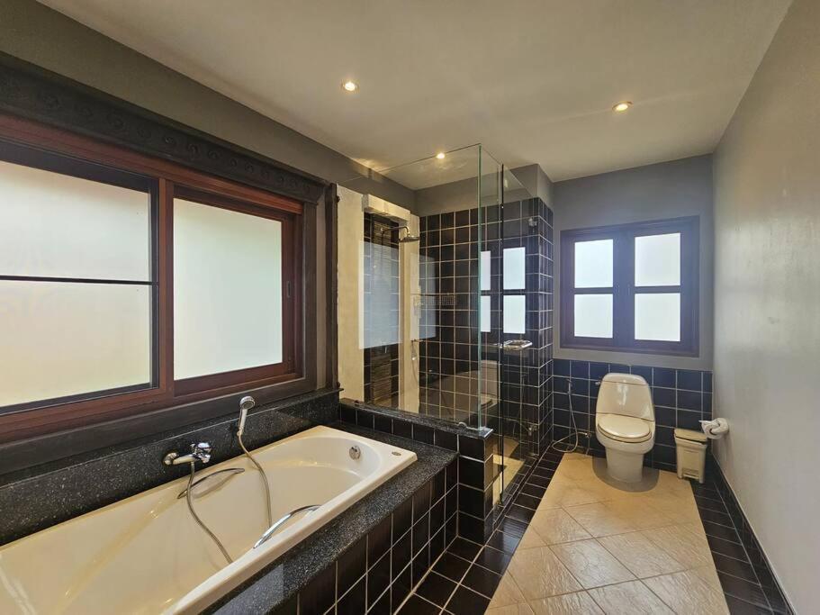 Tranquil Orient Thai 5br Pool Retreat