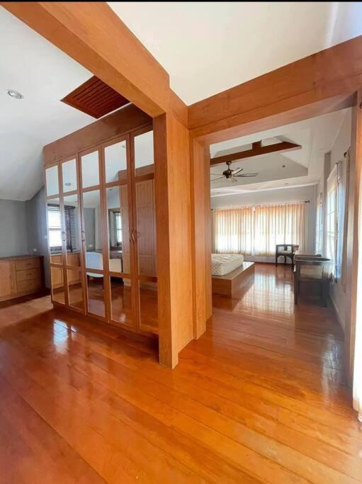 Tranquil Orient Thai 5br Pool Retreat Villa Pattaya