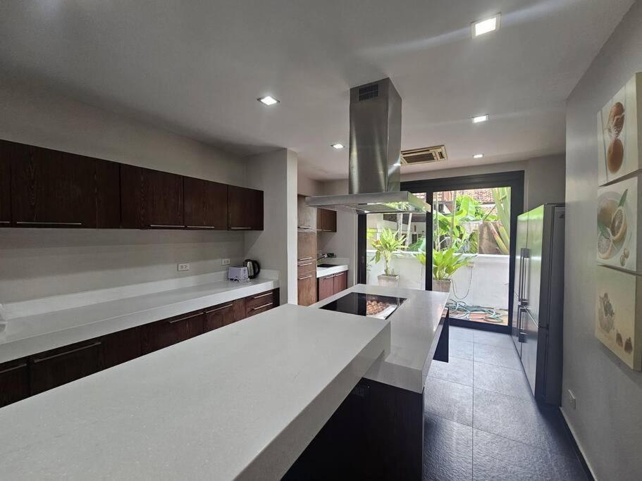 Tranquil Orient Thai 5br Pool Retreat
